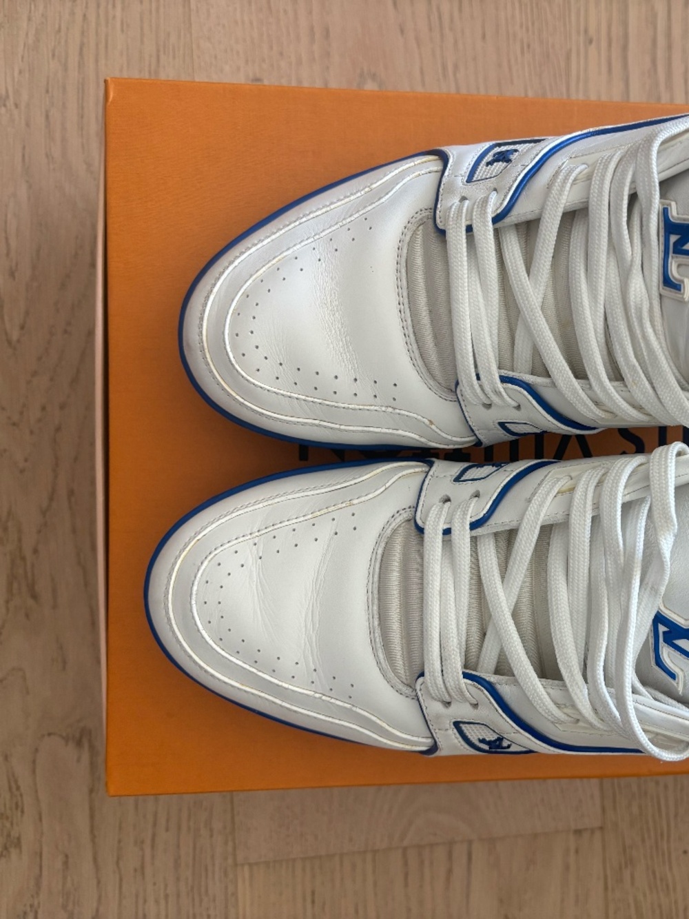 Louis Vuitton Trainer Low Signature - White Blue Size Size 7 Men's. - Picture 4 of 16